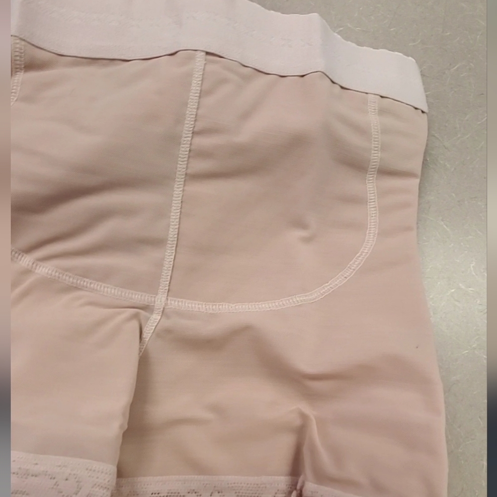 Black - SHAPEWEAR / COMPRESSION SHORT THIGH-length - Picture 4 of 9